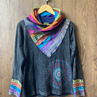 Pull ethnique multicolore