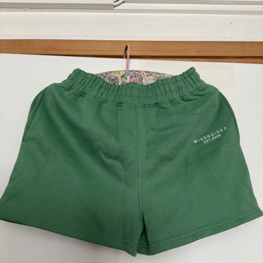 Grüne Sweatshorts