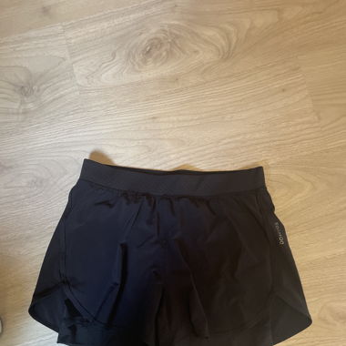 kurze Sporthosen mit Innennetz
