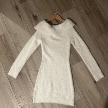 Off-Shoulder Kleid
