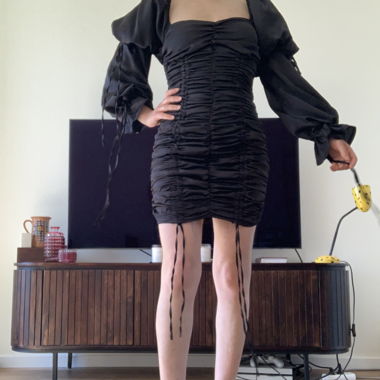 Schwarzes Satin-Kleid Missguided