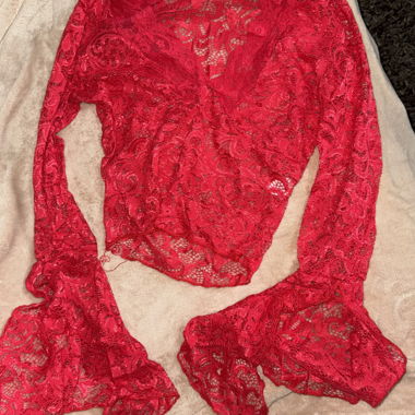 Top in pizzo rosso