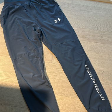 BAS UNDER ARMOUR