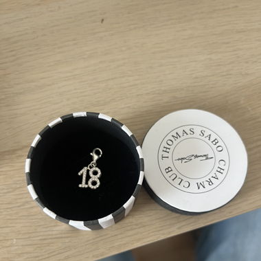 Charm 18 Thomas Sabo