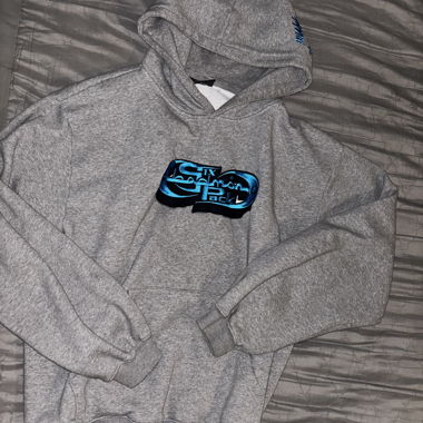 Sweat à capuche gris