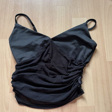 Top Nero con Arricciatura