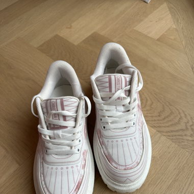 Awesome Dior Sneaker - Size 37.5