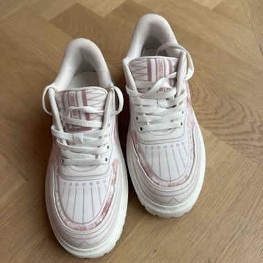 Awesome Dior Sneaker - Size 37.5