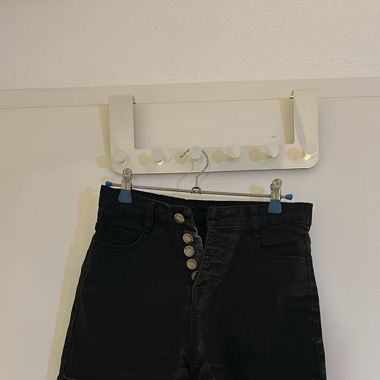 Short à plusieurs boutons 