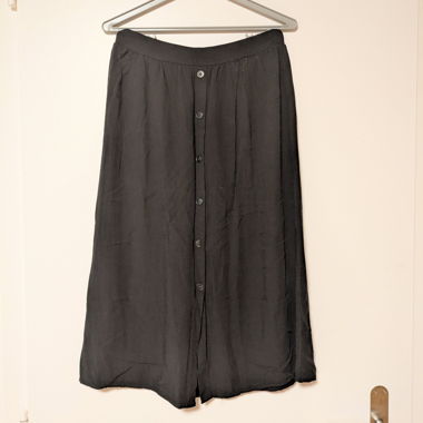 black maxi skirt