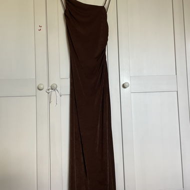 Abito maxi asimmetrico