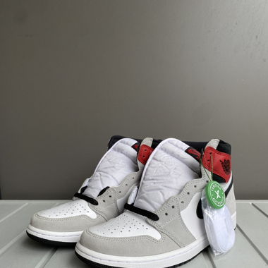 Jordan 1 Retro High Light Smoke Grey