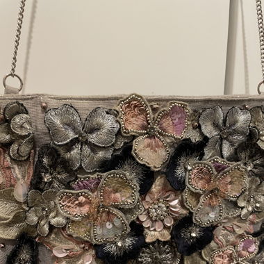 Tasche mit 3D-Blüten 