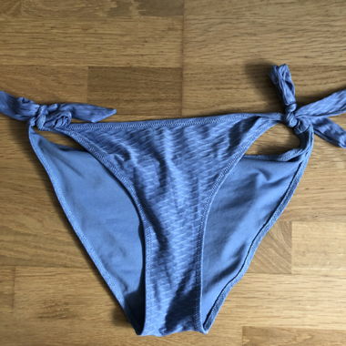 Blaue Bikinihose