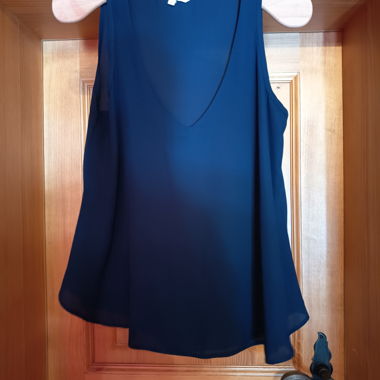 Dunkelblaues Top