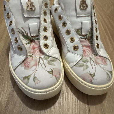 Sneaker slip-on bianche con stampa floreale