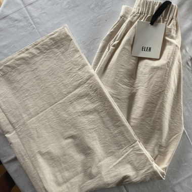 Beige Stoffhose mit Etikett ELEH