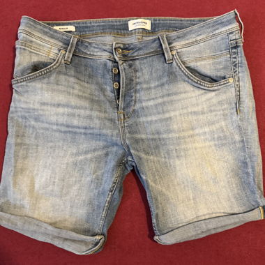 Short jeans