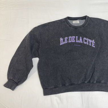 Pullover mit violettem Print
