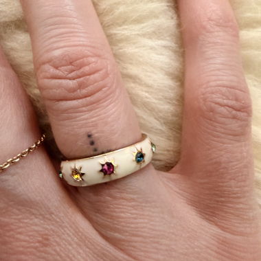 Emaille-Ring mit Steinen
