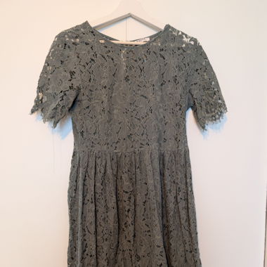 Grünes "Spitzen" Kleid