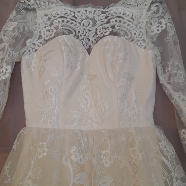 Brandneues Kleid