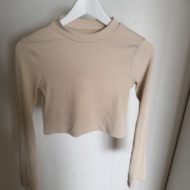 Beige cropped top IVYREVEL