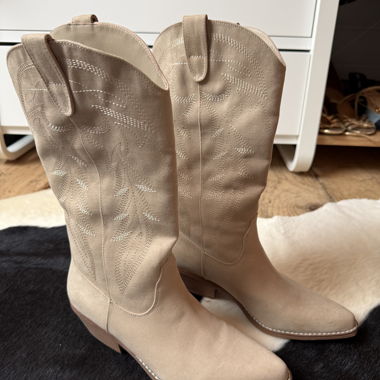 Beige Western Cowboy Boots