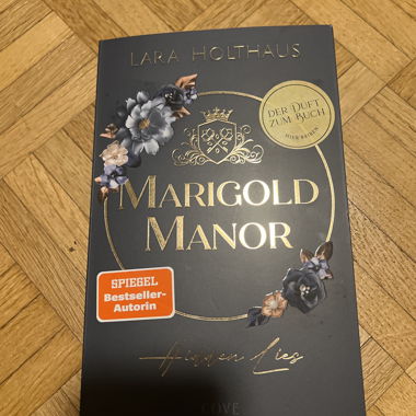 Marigold Manor Buch