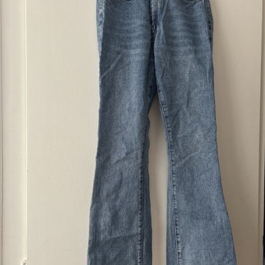 Blauer Flared-Jeans