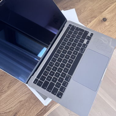 MacBook Pro 13”/ M1 / 8 GB RAM / 512 GB SSD 