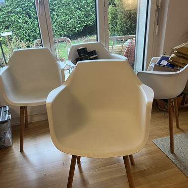4 bequeme Schalenstühle von Micasa zu verkaufen