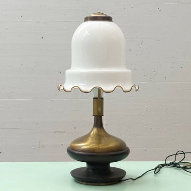 Table lamp with wavy Murano glass shade 
