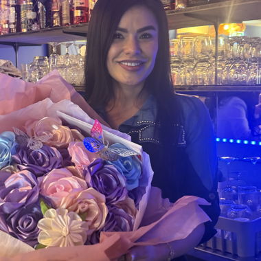 Cofanetto regalo romantico con fiori in raso