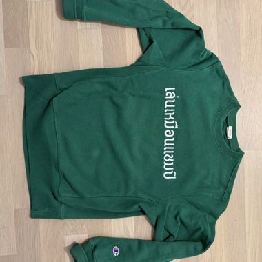 Grüner Champion-Sweater