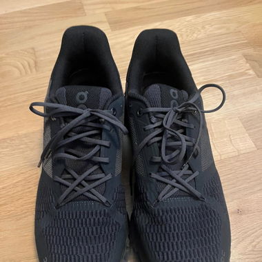 ON Sneakers Grösse 46