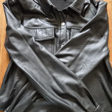 Giacca-camicia in ecopelle nera