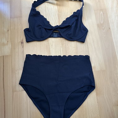 dunkelblaues Bikini