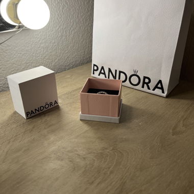 Pandora Ring mit Herzen