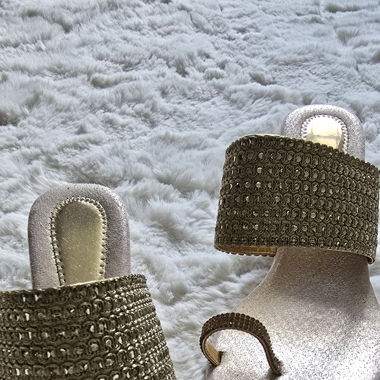 Mules compensées indiennes dorées