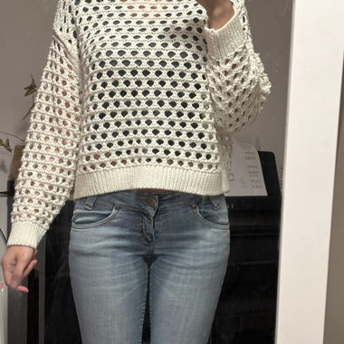 Pullover mit Löchern