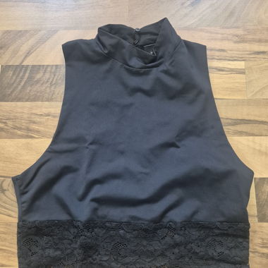 Black sleeveless lace top