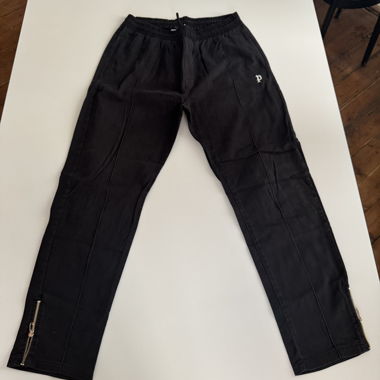 Poids des pantalons noirs