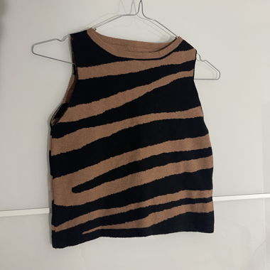 No name - cropped top