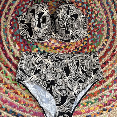 Black and white 2-piece swimsuit