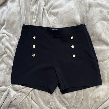 Schwarze High-Waist-Shorts