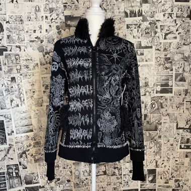 Veste courte goth punk unique avec bordure en fourrure
