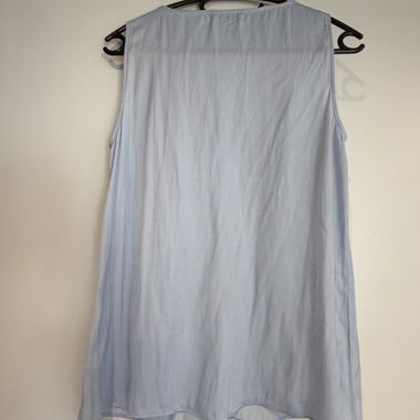 Blouse en dentelle bleu clair