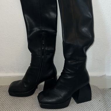 Black knee-high boots