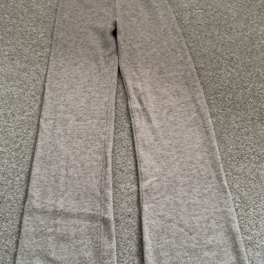 Graue Strickhose